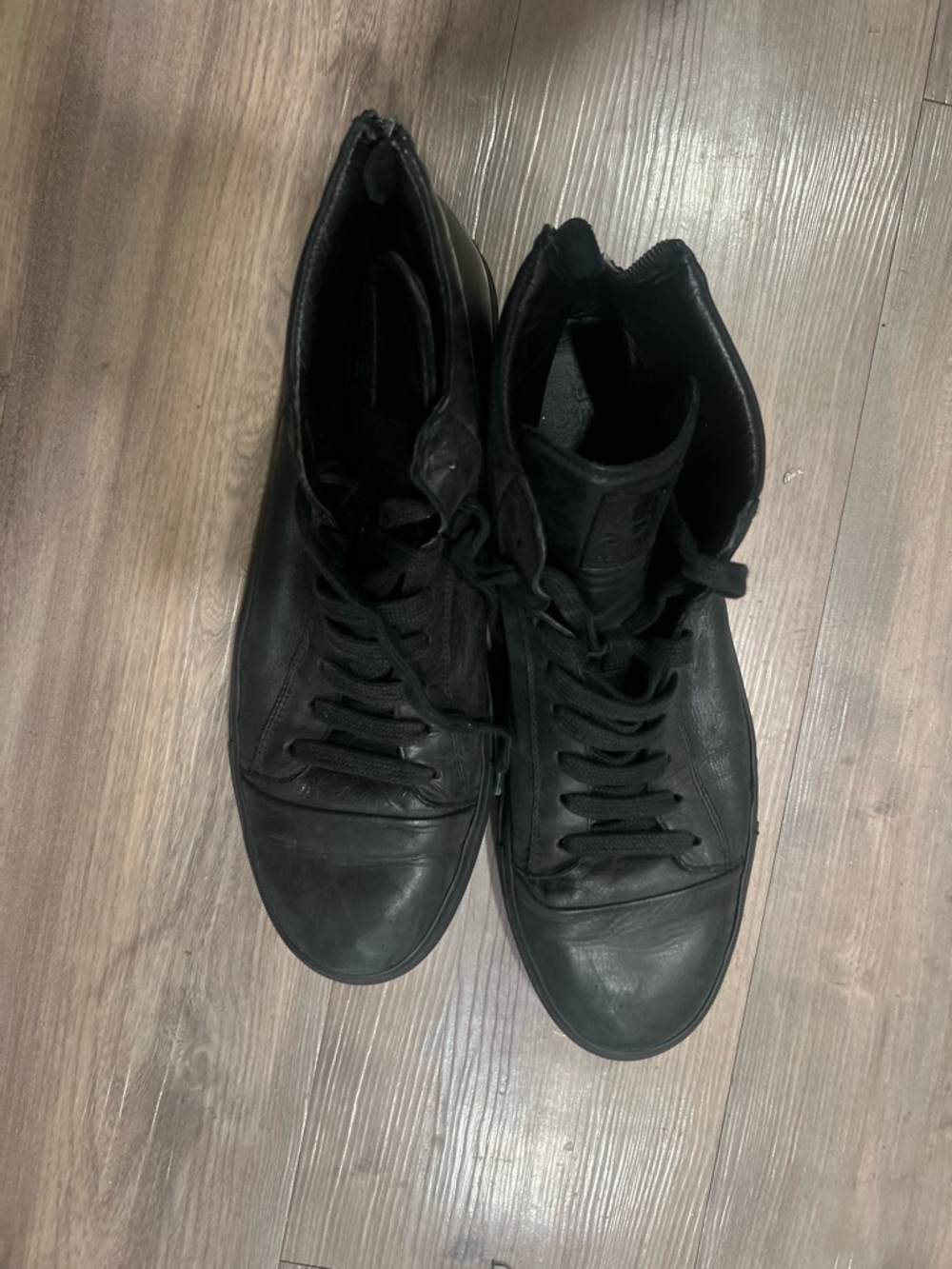 Beautiful Belstaff Black Leather Sneakers. 44